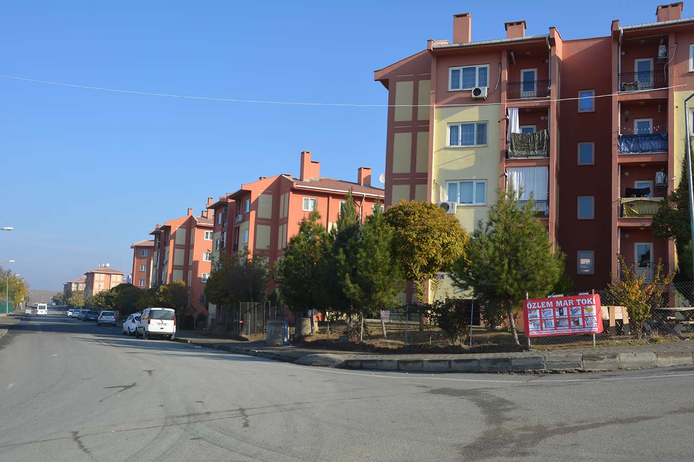 Askeri lojmanların bacalarından çıkan kömür dumanı vatandaşı mağdur ediyor